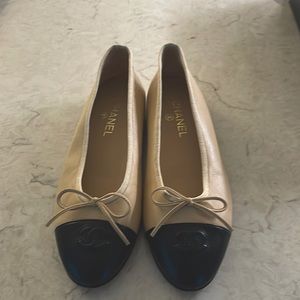 Chanel Ballet Flats -Size 40- Tan and Black